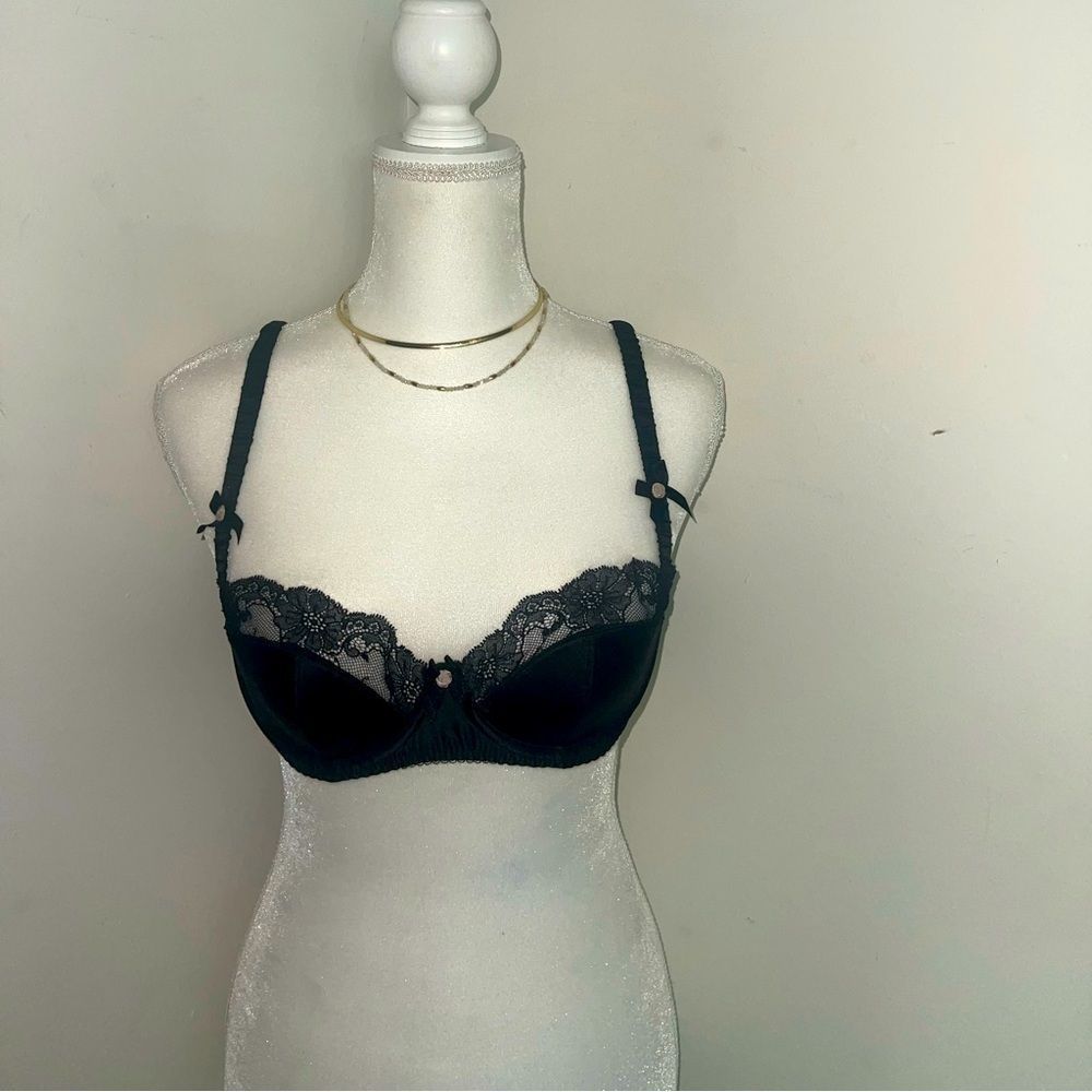 L’Agent Padded Black Lacey Bra Sz 36c​​​​​​​